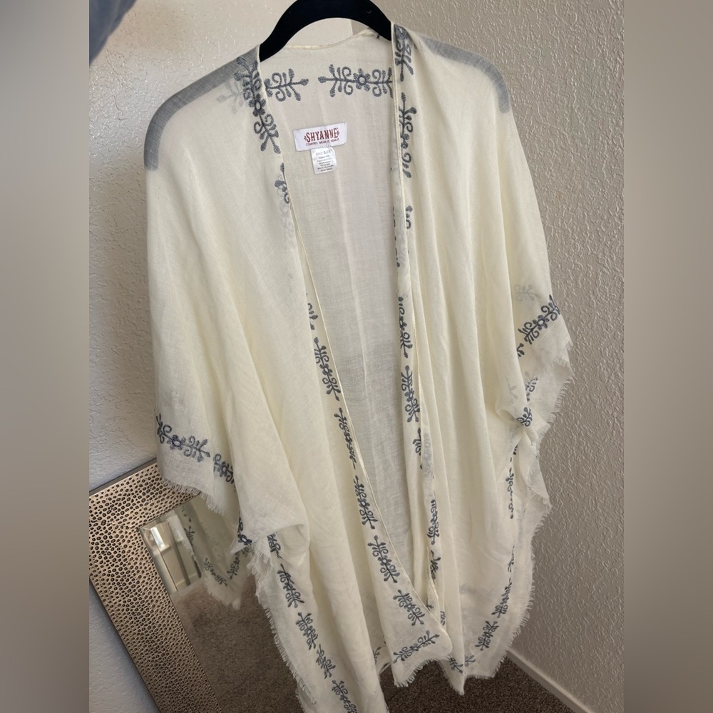 Shyanne Cream and Gray Blur Embroidered Kimono